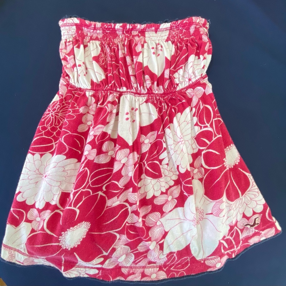 GUC Hollister Cute Size S 100% Cotton Flowery Strapless Top. 11” across chest.
